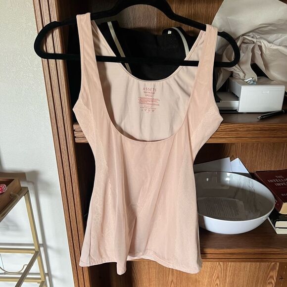 ASSESTS SPANX TANK TOP - Picture 1 of 3
